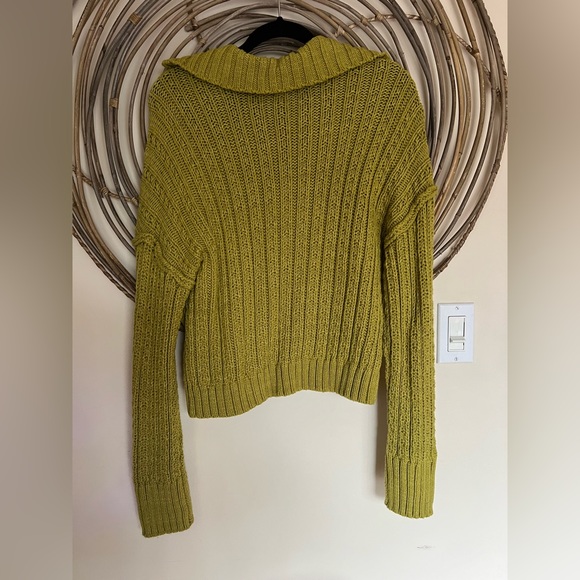 Free People Cropped Sweater - Size Small - Never Worn - Picture 2 of 2